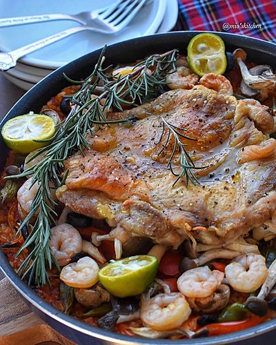 鶏肉が主役のパエリア