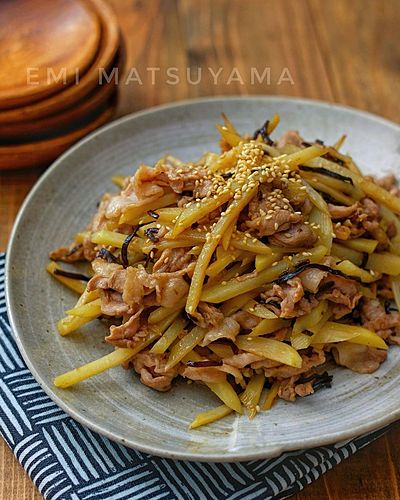 じゃがいもと豚肉の塩こんレモンバター炒め
