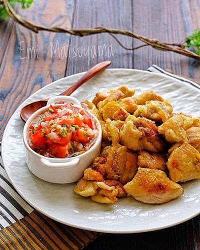 揚げずにジューシーチキンのさっぱり夏野菜ソース﻿