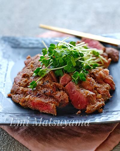驚愕＊特売の分厚い輸入ステーキ肉が極上味噌漬けステーキに！