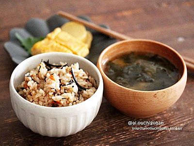 ひじきの炊き込みご飯で始発ご飯と黄色いおかずだらけを救ったお弁当グッズの話