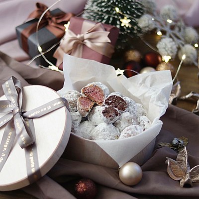 米粉とココナッツオイルのほろほろ スノーボール チョコ&フランボワーズ