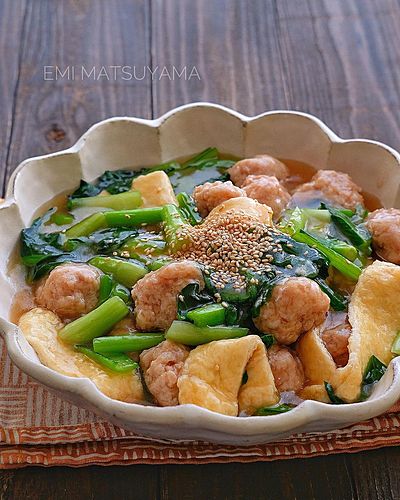 簡単鶏団子と小松菜とおあげのとろみ煮﻿