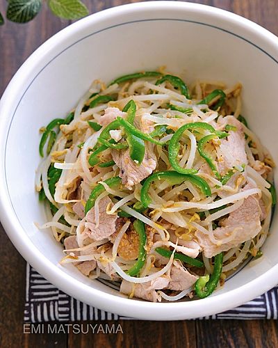 もやしとピーマンと茹で豚の旨ごまぽん和え