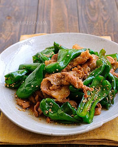 ピーマンと豚こまの甘辛ごま炒め