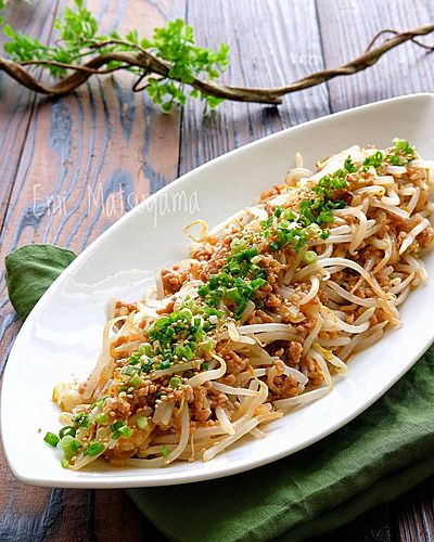 シャキシャキもやしの肉味噌和え﻿