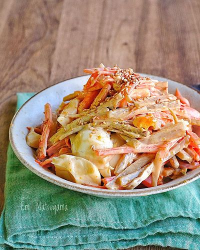 にんじんとごぼうとゆで卵のオイマヨサラダ﻿