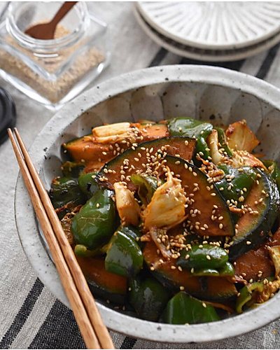 調味料1つ・やみつき 甘辛かぼちゃとピーマンのキムチ炒め