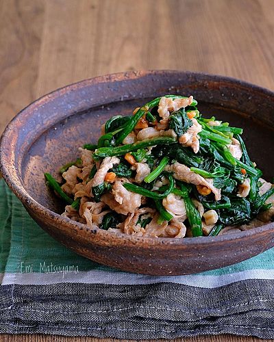 ほうれん草と豚肉のオイぽんピーナツバター和え﻿