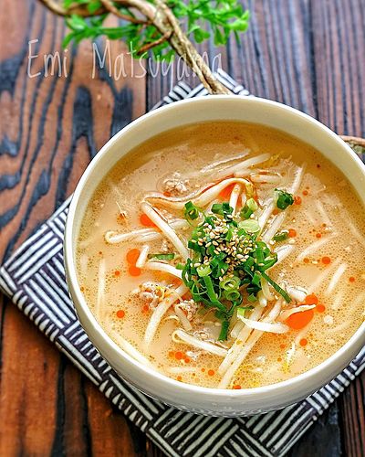 ひき肉ともやしだけでご馳走✨コクうま✨豚骨風スープ😋﻿