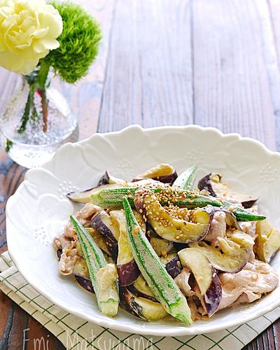 茹で豚とレンチンなすとオクラの旨味噌マヨ和え﻿