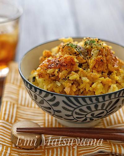 新玉ねぎたっぷり！＊新玉ねぎと鮭缶のカレー炊き込みご飯＊