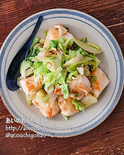 【材料3つ】鶏むね肉でヘルシー！鶏むね肉とキャベツのにんにく塩炒め