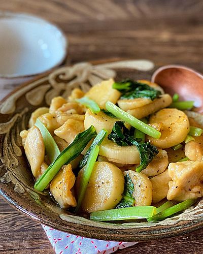 ビールもごはんも止まらない！鶏むね肉と山芋の黒胡椒炒め