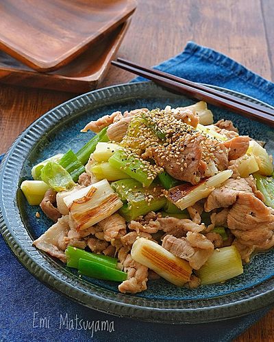 ゴロっと長ねぎと豚こまの白だし味噌バター炒め﻿