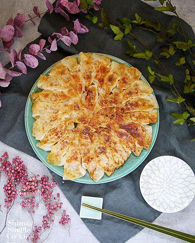 超簡単！なのにコクうま♡ジューシー 味付け1つ！野菜も切らずにできる スタミナ餃子