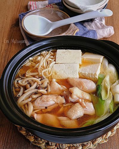 旨味たっぷり！きのこねぎ鶏鍋﻿