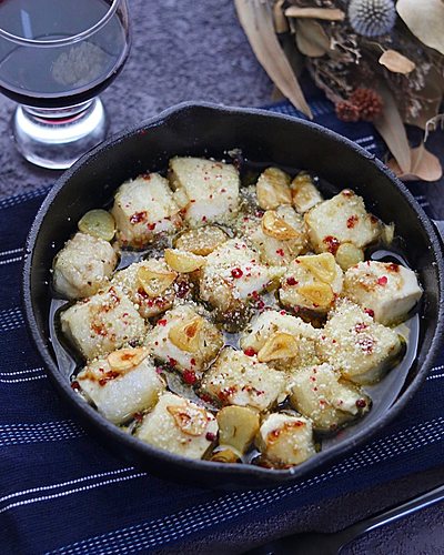 外はサクカリッ お豆腐のアヒージョ