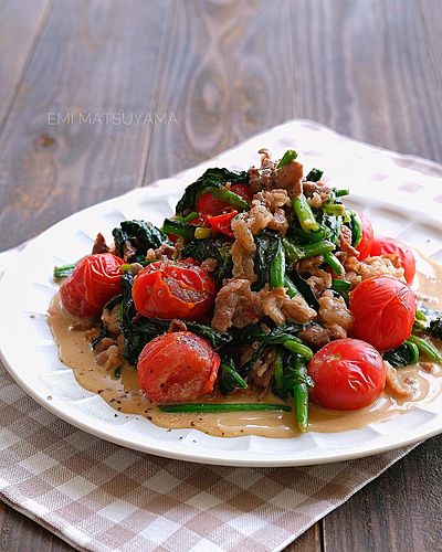 牛こまとほうれん草とプチトマトのクリチオイスター炒め