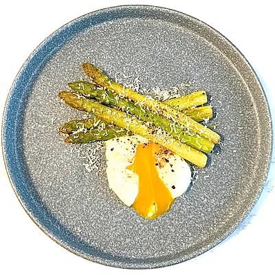 アスパラガスのビスマルク風