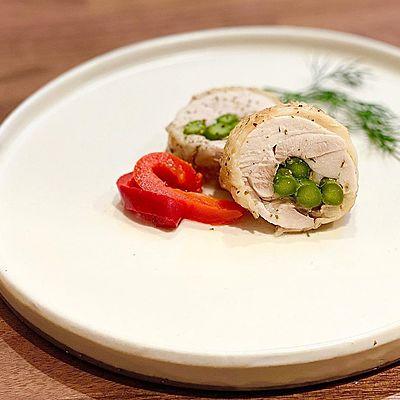 肉とアスパラガスのガランティーヌ風