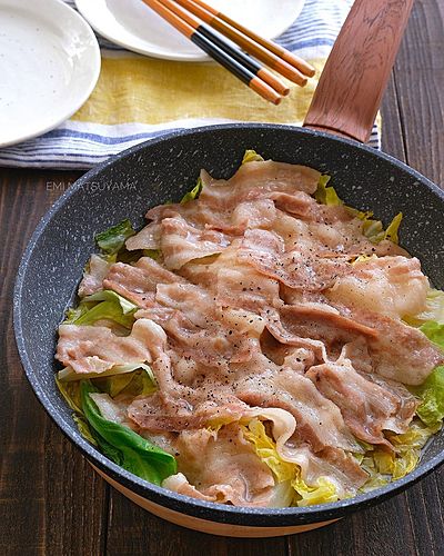 春キャベツと豚バラの旨だしレモン蒸し﻿