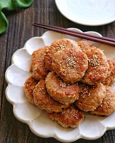 卵・パン粉不要！韓国風もちもちえのき豆腐ハンバーグ﻿