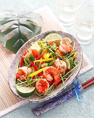 ぷりぷり海老とパプリカと豆苗のアジアンサラダ