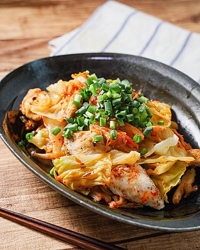 フライパンほったらかし『鶏むね肉とキャベツ＆キムチ蒸し焼き』