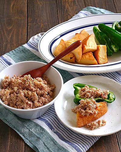 生ピーマンと焼き厚揚げのレンチン肉みそ乗せ