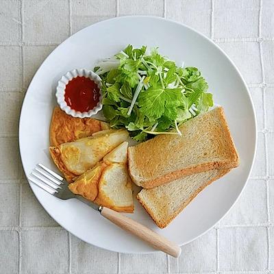 ワンプレート朝ご飯！じゃが芋のオープンオムレツ