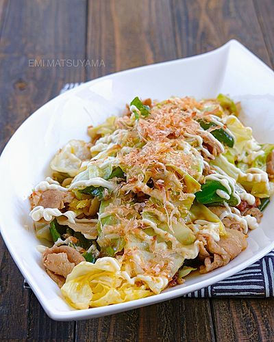 キャベツとピーマンと豚バラのおかかソース炒め ⁡