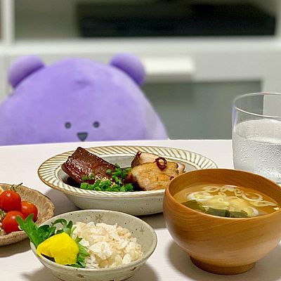 箸で切れるやわらかさ。こっさり風味の豚の角煮