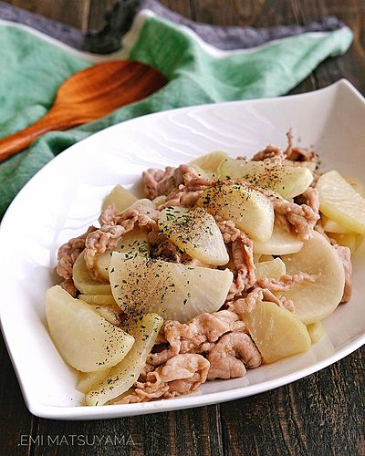 大根と豚こまのガリバタ炒め﻿