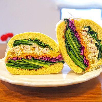 おから蒸しパンでサンドイッチ