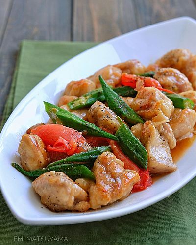鶏肉とオクラとトマトのガリバタぽん酢炒め