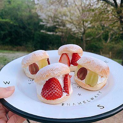 ミニクリームパンで作るマリトッツォ