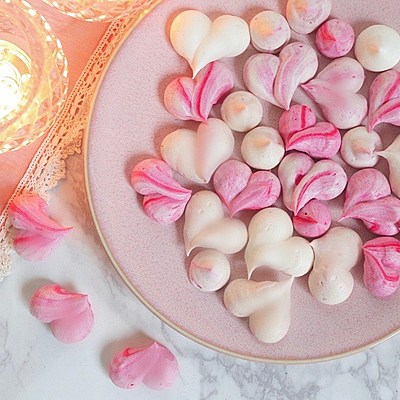 ハートのメレンゲクッキー いちご味とフランボワーズ味