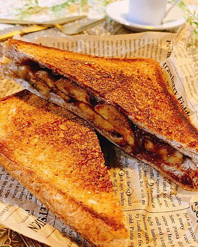 シナモンチョコバナナホットサンド