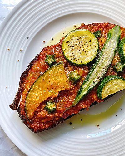 トマトキーマカレートースト