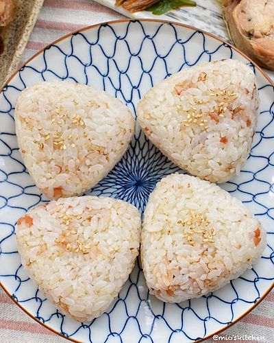 梅干しとかつお節の炊き込みご飯