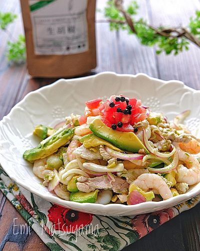 茹で豚とむき海老とアボカドのさっぱり和え﻿