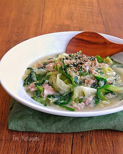 レンジで簡単！豚バラにらキャベツの旨塩煮﻿