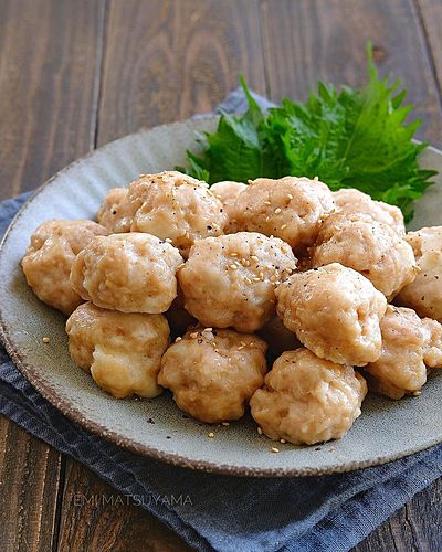 レンジで簡単！！もちもちしっとり鶏団子蒸し【包丁不要】