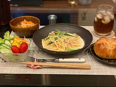 ベーコンとアスパラのクリームパスタ