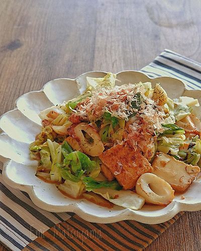 キャベツとちくわと絹厚揚げのＷソースマヨ炒め﻿