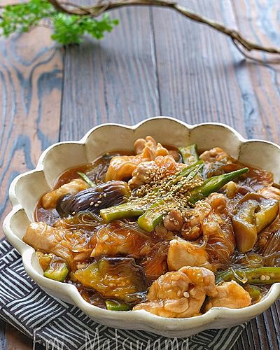 鶏肉となすとオクラのさっぱりコク旨オイスターのとろーり春雨煮﻿