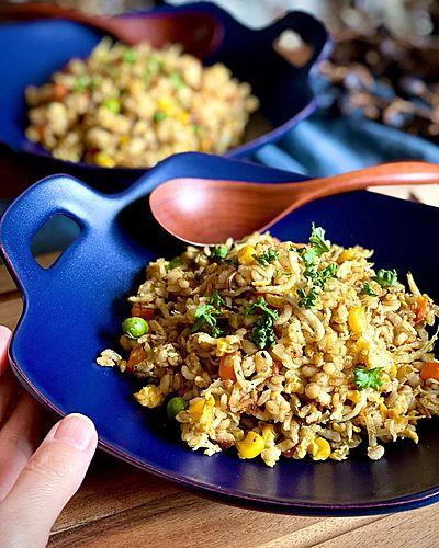 ＼具材でカサ増し２人分ご飯を倍増／ 楽うま　カレー焼き飯