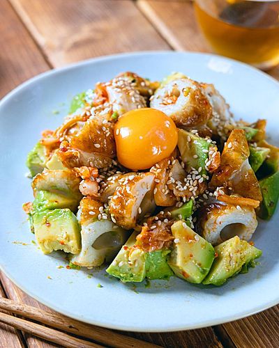 あえるだけ簡単！『アボカドちくわキムチ和え』