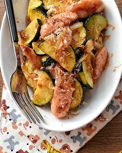 ズッキーニとウィンナーのチャンプル風炒め